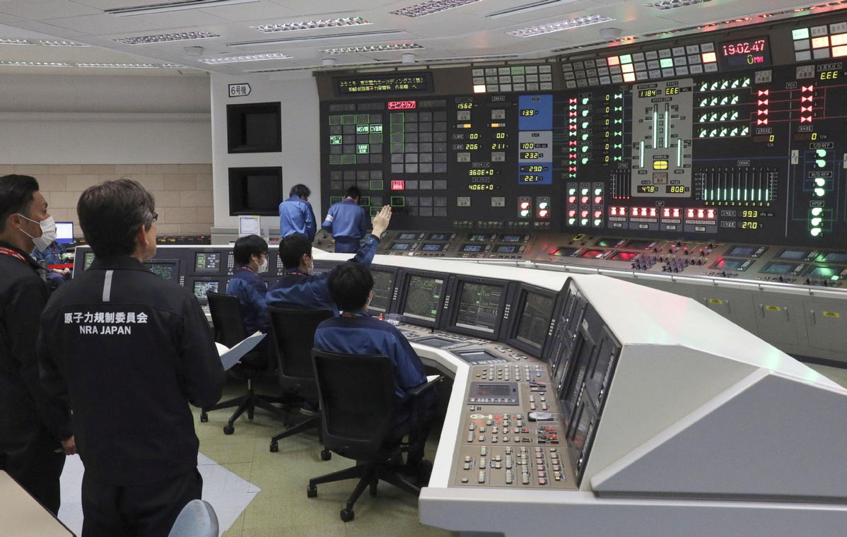 L_ThinkTank's tweet photo. [ 🇯🇵 JAPON ]

🔸 Le Japon accélère son retour au nucléaire pour réduire sa dépendance aux énergies fossiles importées et renforcer sa sécurité énergétique. Tokyo mise désormais sur le redémarrage de réacteurs, la prolongation de leur durée de vie et le développement de réacteurs nucléaires de nouvelle génération.