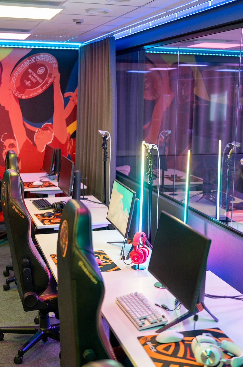 natu's tweet photo. Seems like a lot of international teams are going to @ElisaEsports BreakOut Series 2.

If your team is looking to bootcamp prior - ENCE rents its HQ’s bootcamping fascilities in Helsinki to teams. 

We also have a studio if you need to create content during your stay 📸 

Hit me up!