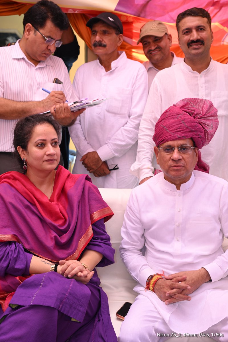 rajeshnagarfbd's tweet photo. आज तिगांव विधानसभा के गाँव मिर्जापुर में इंसाफ मंच फरीदाबाद के बैनर तले हरियाणा की माननीय स्वास्थ्य मंत्री श्रीमती आरती राव जी का जोरदार स्वागत एवं अभिनंदन किया गया।स्वास्थ्य मंत्री जी का हमारे क्षेत्र में आना हम सभी के लिए हर्ष का विषय है। उम्मीद है कि उनके कुशल मार्गदर्शन में तिगांव विधानसभा सहित पूरे हरियाणा में स्वास्थ्य क्षेत्र में अभूतपूर्व प्रगति होगी। कार्यक्रम को सफल बनाने के लिए सभी साथियों का बहुत-बहुत धन्यवाद।
#Welcome #AartiRaoMinister