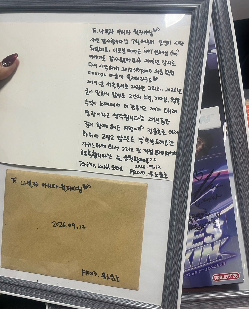 BellaKimDK's tweet photo. Sampai sekarang masih gak bisa berkata - kata sama apa yang terjadi di bulan september ini

Setelah jadi Cassiopeia almost 20 tahun ( 2006 until now ) and still counting

Di bulan september ini apa yang selama ini cuma ada di angan - angan seorang fans, bisa aku dapetin ( jujur nangis mulu karena ini )

✅face to face sama yunho for the first time
✅surat yang aku kirim dibacain sama dia
✅dinyanyiin secara personal sama yunho

Kalau dipikir - pikir WOW banget kan

Terima kasih banyak rezeki yang kamu kasih Ya Allah 😭😭😭