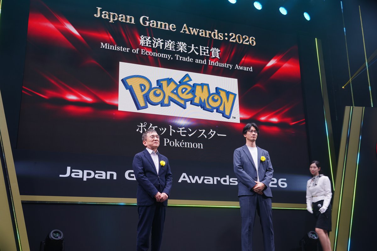 CoRRiENTE_top's tweet photo. 「日本ゲーム大賞2026」の経済産業大臣賞は「ポケットモンスター」シリーズに決定しました。

1996年の発売から今年で30周年。授賞式では株式会社ポケモンの石原恒和氏とゲームフリークの大森滋氏が登壇し、これまでの歩みや、世代を超えて受け継がれるポケモン文化について語りました。

石原氏は、ポケモンで得た成果や利益を再びポケモンへ投資するシンプルな仕組みが、長年の活動を支えてきたと説明。大森氏も、子どもの頃にポケモンを遊んだ世代がクリエイターとして制作側に加わる循環が生まれていると話しました。

#日本ゲーム大賞2026