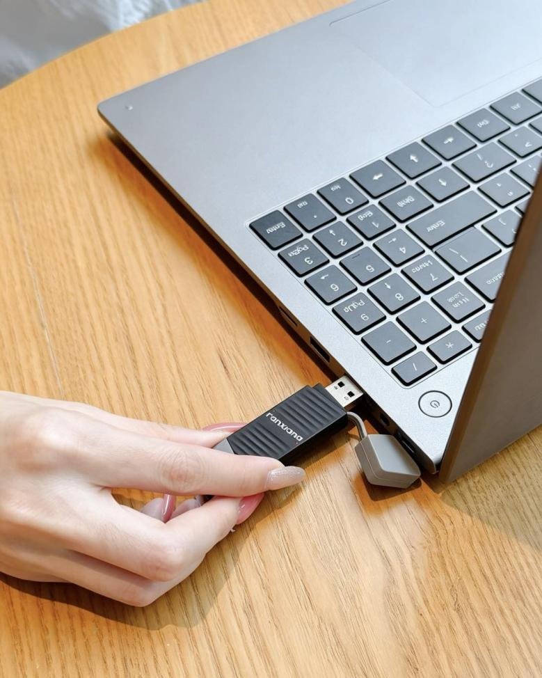 Fanxiang_tech's tweet photo. Free your phone storage instantly 🚀 Fanxiang F397 portable flash drive. Plug-and-play backup for phone &amp; laptop. No cloud needed, keep your files safe locally with write protection function.
#Fanxiang #USBdrive #Tech #Gadgets #DataBackup
 https://t.co/z8dwKYKozq https://t.co/CsZbRbJPVm