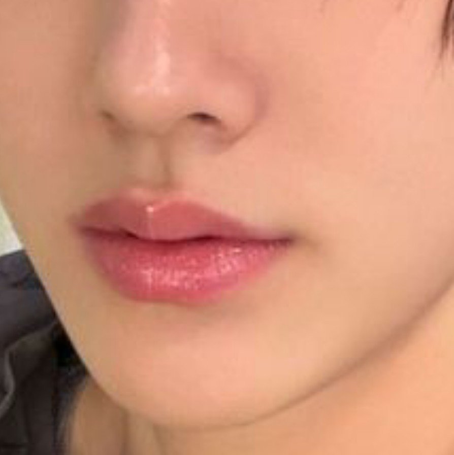 prettyyhyeon's tweet photo. seonghyeon's doll like lips.. https://t.co/iOgZc4eVcC