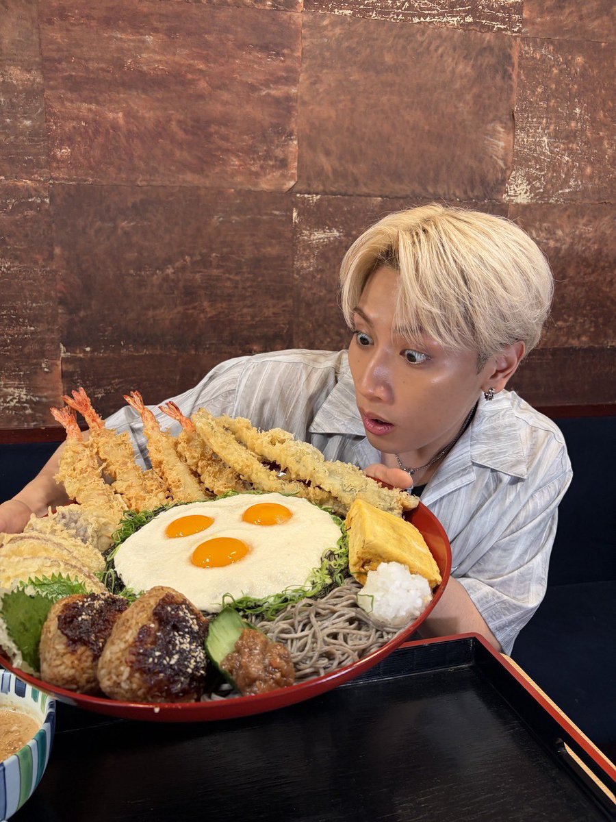 tjbb_'s tweet photo. 有吉ゼミに出演しました！

そしてこの量見てください。
たくさん食べました。
人生で一番食べました。。。

みんなはどのぐらい食べれる？？

AERON🦖

TVer見逃し配信
🔗 https://t.co/3mCk0c6gYG

#AERON 
@ariyoshiseminar #有吉ゼミ  
 #TJBB #THEJETBOYBANGERZ https://t.co/u6FJUshSDN