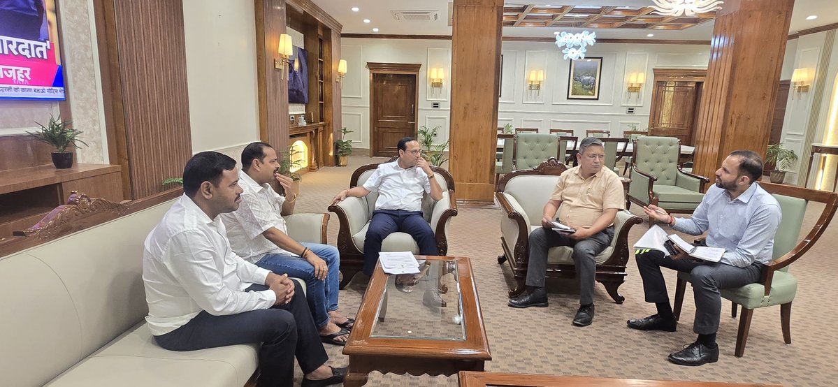 MallahKripanath's tweet photo. Held discussions with officials on improving connectivity to Dullavcherra Railway Station and ensuring safe railway crossings. A representation has been submitted to NFR GM seeking a Level Crossing Gate/ROB near Kazirbazar for safer, better connectivity in Sribhumi. https://t.co/F9UeCWvdNw