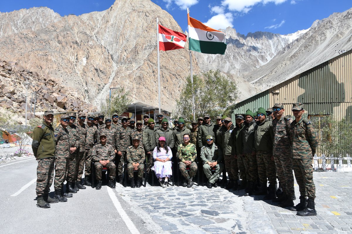 TheParvati's tweet photo. सियाचिन ग्लेशियर - जहाँ तिरंगा हिमालय से भी ऊँचा है... 🇮🇳
At the Siachen War Memorial, paid heartfelt tribute to our brave martyrs who made the supreme sacrifice for the nation.

Amid temperatures dropping to -40°C, our Siachen Warriors stand firm, guarding the Tiranga with unmatched courage and devotion.

Tying Raksha Sutra on the wrists of these bravehearts, I prayed for their long life, good health and unwavering strength.

The ice may freeze, but the spirit of our soldiers never does... Yes, It's Bharatiya Sena...

Their courage keeps Bharatvarsh safe.
My eternal gratitude to the fallen - My Big salute to the living heroes. 🇮🇳
भारत रक्षा पर्व यात्रा - 2026 
#BharatRakshaParv2026 #Siachen #SiachenWarriors #IndianArmy #SisterOfSoldiers #JaiHind