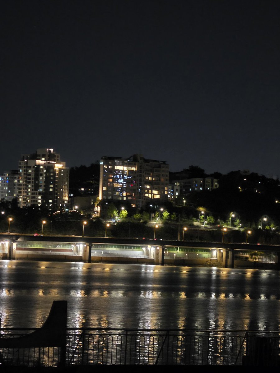EN7ernally's tweet photo. #SUNOO 🌟💬

🦊 hello~~
🦊 i’m all done getting ready for bed
🦊 i went to han river earlier
🦊 i did some running and worked out at the han riverr
🦊 📸
🦊 no, why would i take my shirt offㅋㅋㅋㅋ
🦊 actually, i bought some clothes specifically to go running,,ㅎ
🦊 i went aloneㅋㅋㅋ