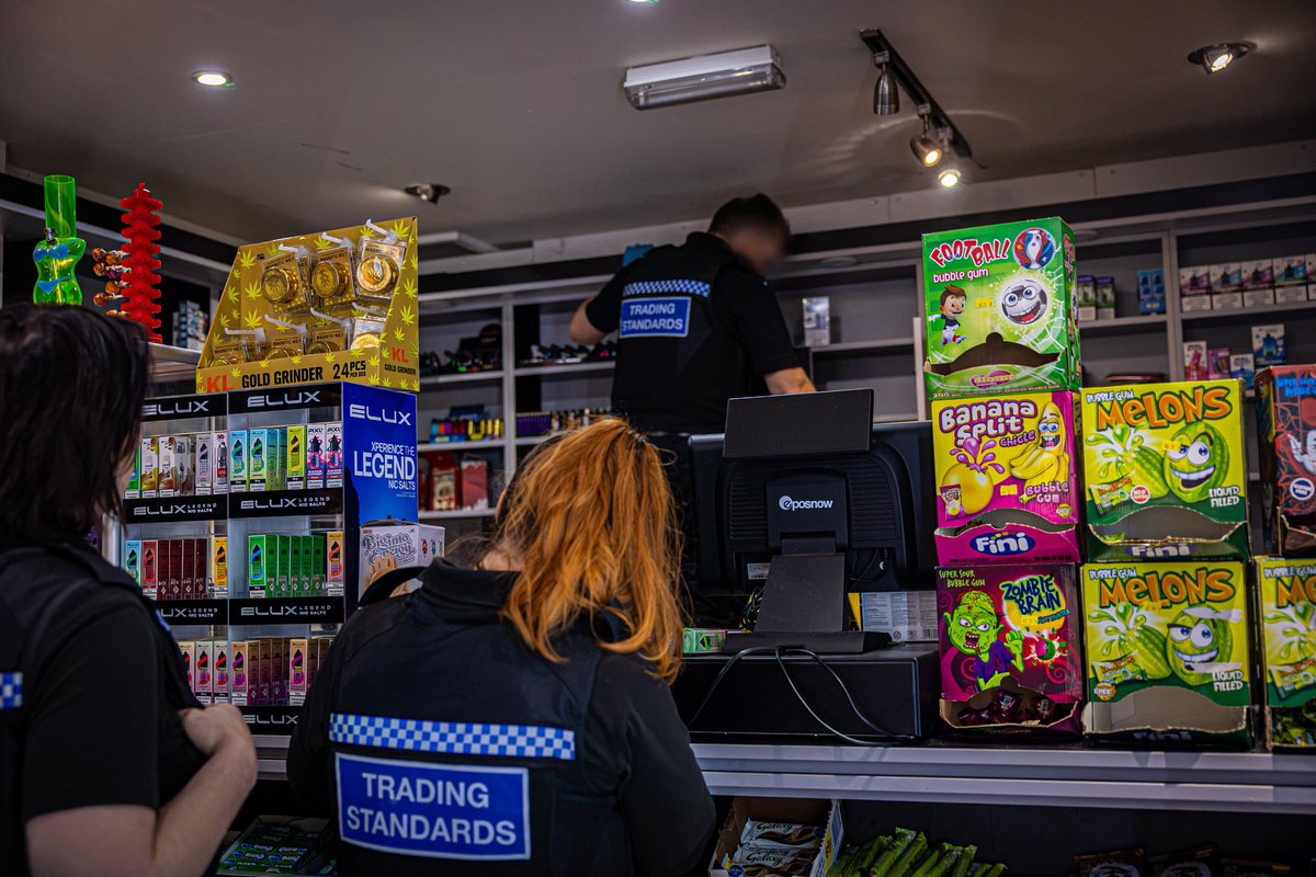 DanJarvisMBE's tweet photo. We are taking action to protect high streets and back legitimate businesses.

I joined @SuffolkPolice raiding dodgy shops linked to criminal gangs.

It is part of a national crackdown that has already seen thousands of raids and millions of pounds seized from criminals. https://t.co/I0y7sd1I15