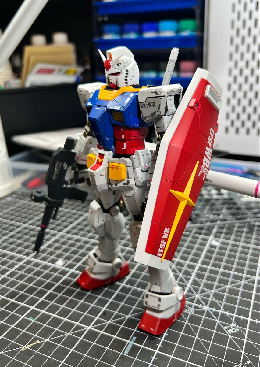 mag_build's tweet photo. アッガイ組んだから、ver.3のファーストにLED入れてこちらも完成

でも、スマホで撮ったらバランスが悪いなー

#ガンプラ https://t.co/tIJeHhtoWd
