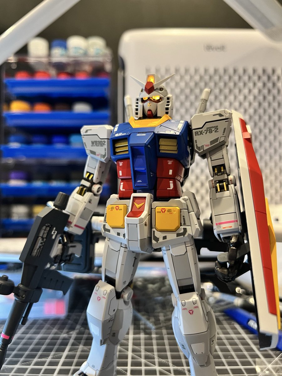mag_build's tweet photo. アッガイ組んだから、ver.3のファーストにLED入れてこちらも完成

でも、スマホで撮ったらバランスが悪いなー

#ガンプラ https://t.co/tIJeHhtoWd