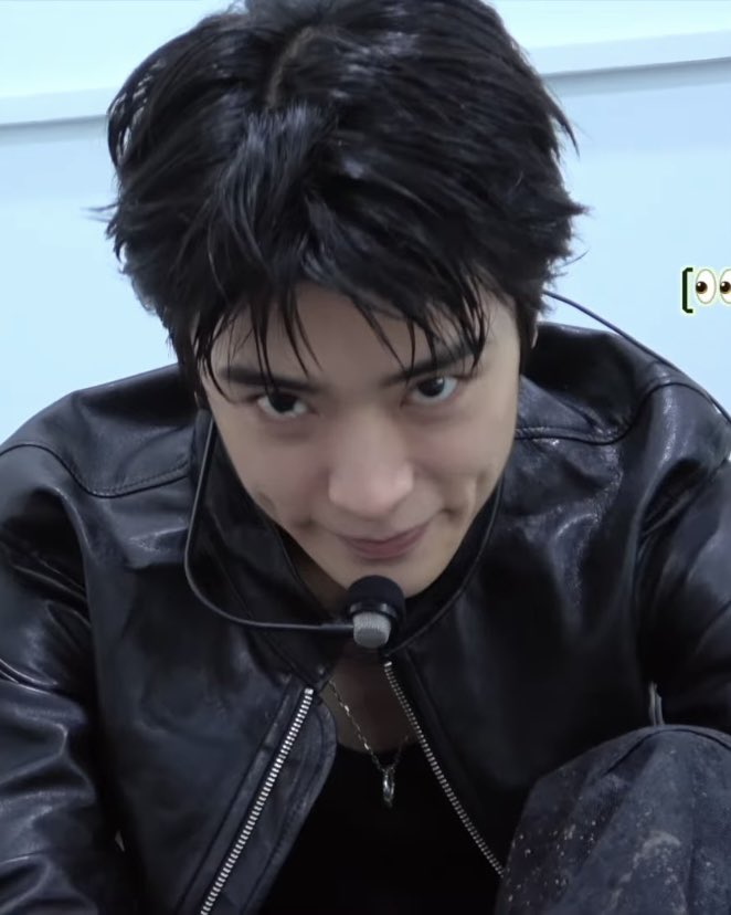 yunofull's tweet photo. "he came back sexier" "he came back goofier" no he came back cuter actually https://t.co/N0x29X6J7S