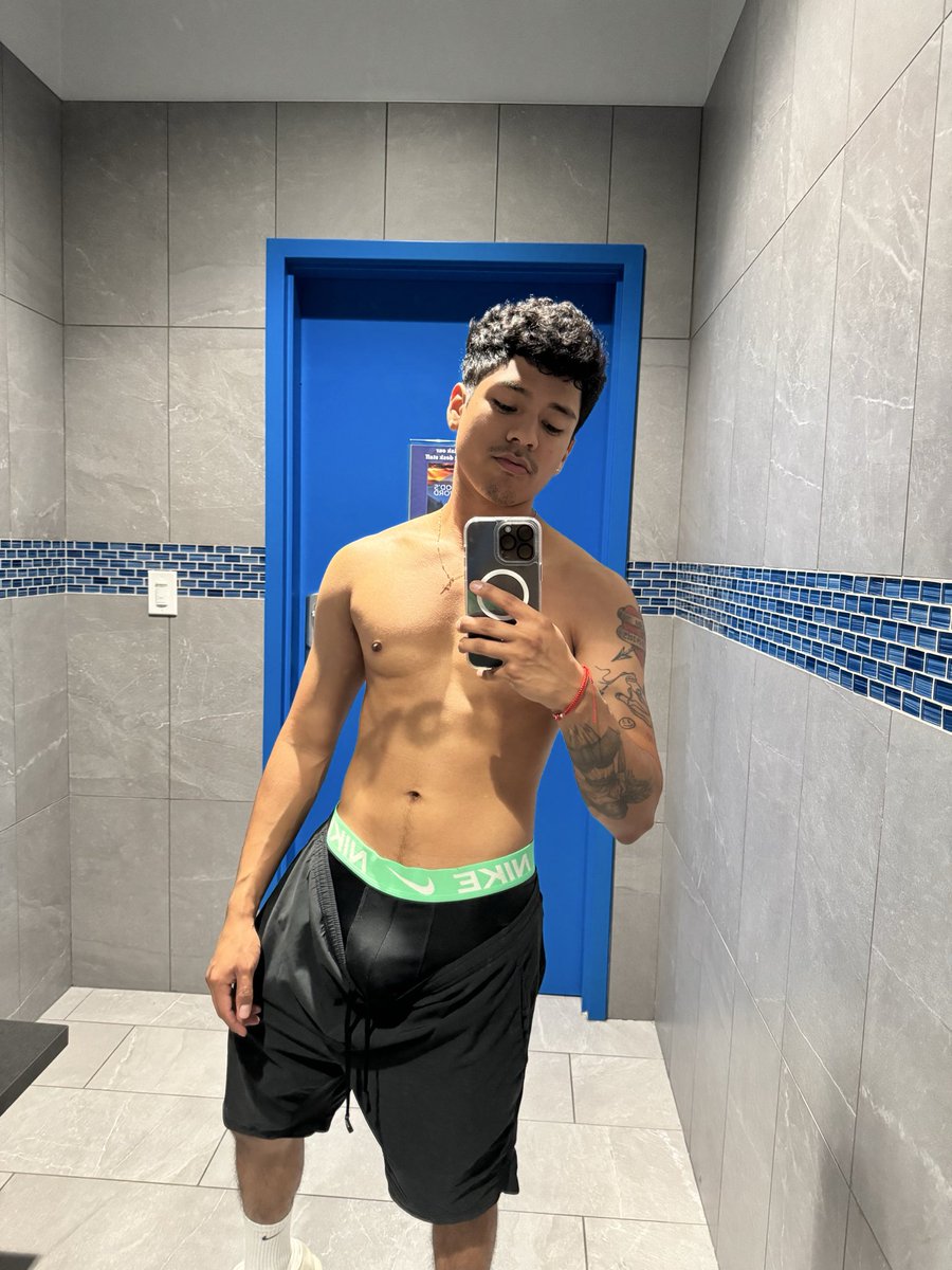 JaviiWasabii's tweet photo. meet me in the locker room bro
#dtx #mlm #chudai https://t.co/73Q8rOt9un