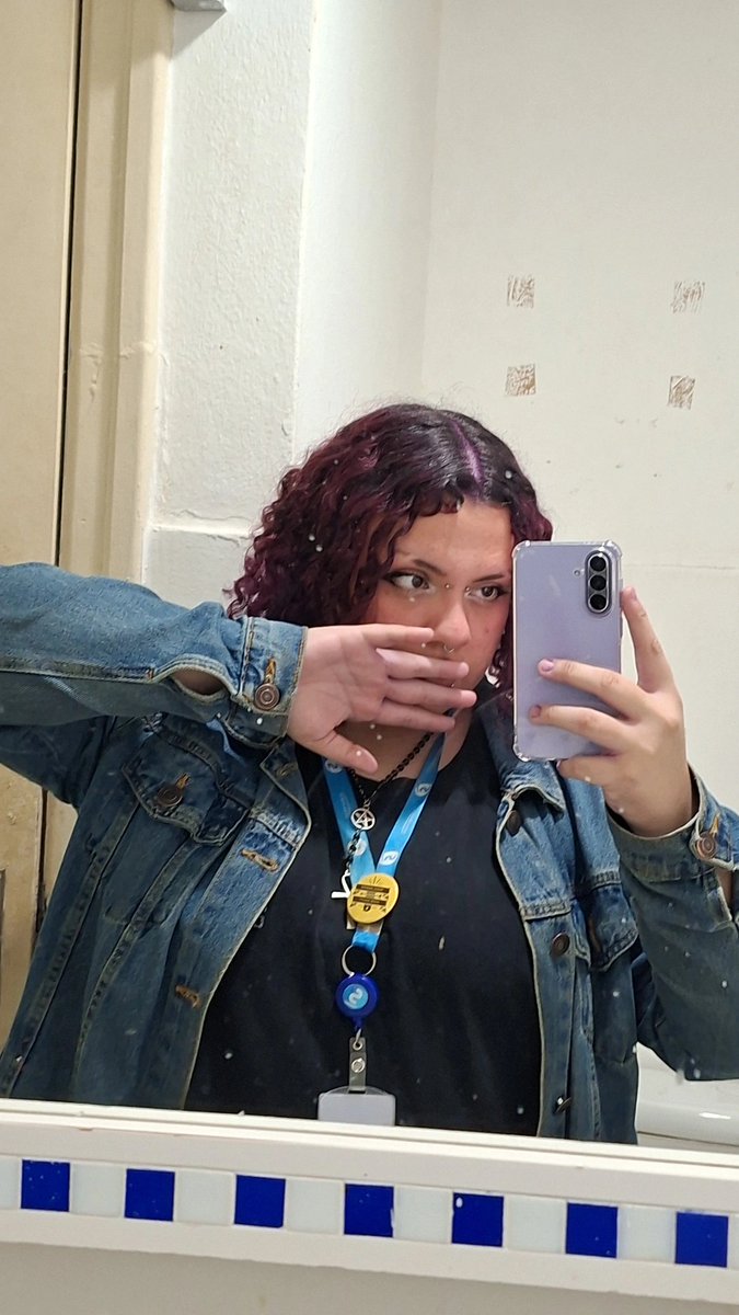 Tomarakyi's tweet photo. cabelo escuro meio q nao sei https://t.co/DWKTgcLHGF