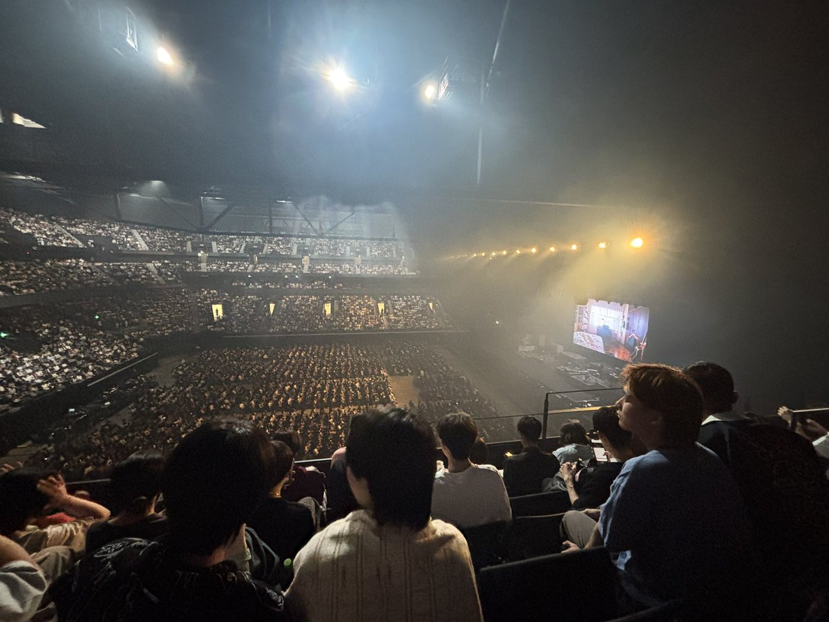 mooooz_701's tweet photo. LIVE TOUR 2026「一人称」　9.15

参戦してた！
初めてのヨルシカライブだったのに席運酷かったけど雰囲気すごく良かった。
静かに聴くライブもいいものだね。
歌はもちろんだけど、すいさんの踊りと銅鑼(？)可愛かった笑
#ヨルシカ https://t.co/d0SDg0scAI