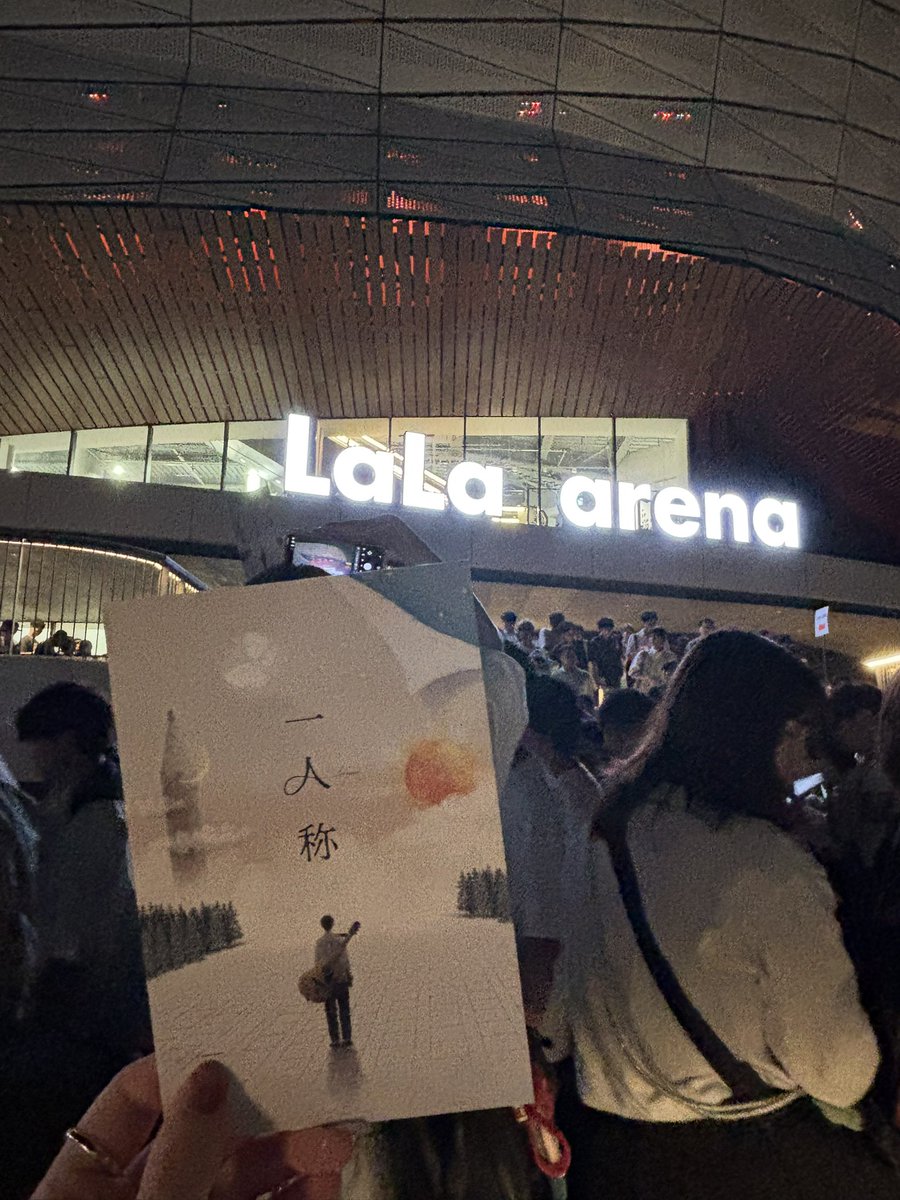 mooooz_701's tweet photo. LIVE TOUR 2026「一人称」　9.15

参戦してた！
初めてのヨルシカライブだったのに席運酷かったけど雰囲気すごく良かった。
静かに聴くライブもいいものだね。
歌はもちろんだけど、すいさんの踊りと銅鑼(？)可愛かった笑
#ヨルシカ https://t.co/d0SDg0scAI