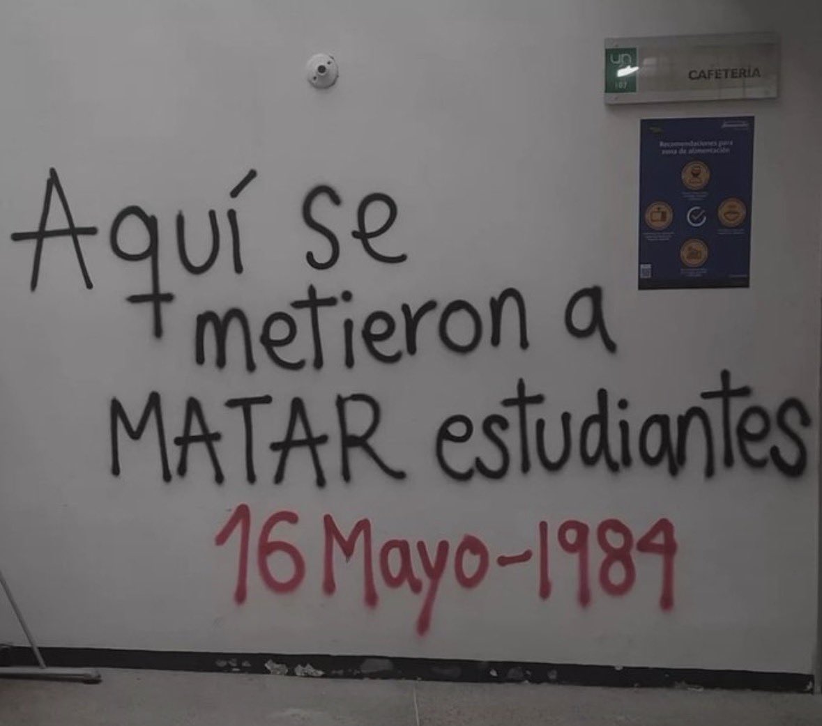 Zyberia's tweet photo. La historia en este país parece de adorno. Hay un montón de sujetos que no se toman el trabajo de esculcar y ver que en Colombia cuando los militares o la policía entraron a universidades nunca fue para agarrar criminales. Agarren un hijueputa libro. https://t.co/7v4KJkViR9