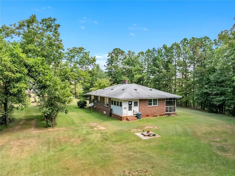 PtoPrealty's tweet photo. 6+ ACRES JUST HIT THE MARKET!🌳

Welcome to 107 Burton Road, where there’s plenty of room and even more potential to create something special. 

Interested in this home? Contact Melissa Powell at 864.985.3434.

#PinetoPalmRealty #SouthCarolinaRealty https://t.co/Ix1Uyovzws