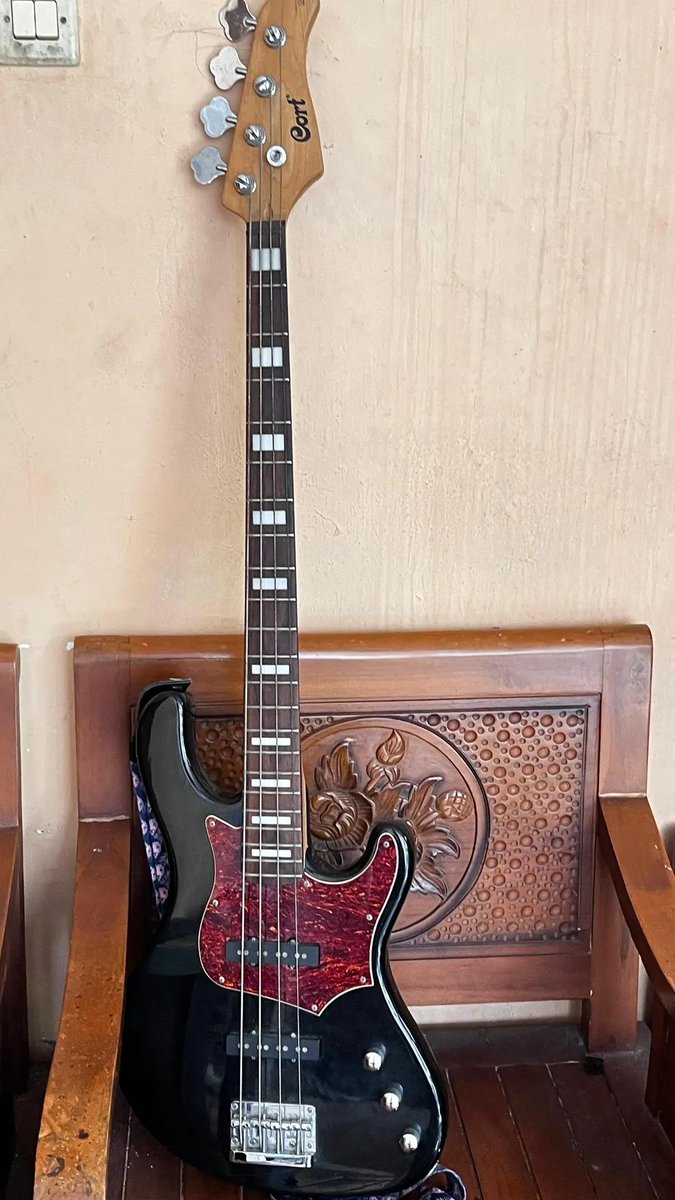 pausbiruLya's tweet photo. FOR SALE!! 
Bass Cort GB34J (Passive) 

Rp. 2.500.000,-

Lok : Bogor (deket ipb dramaga) dan Cinere depok
WA : 081617366188

#jualcort  #jualcortbass #jualgitarbekas #jualbassbekas #jualbasssecond #bassbekas #bass #second #gitar #jualgitar https://t.co/iEacCVkzyO