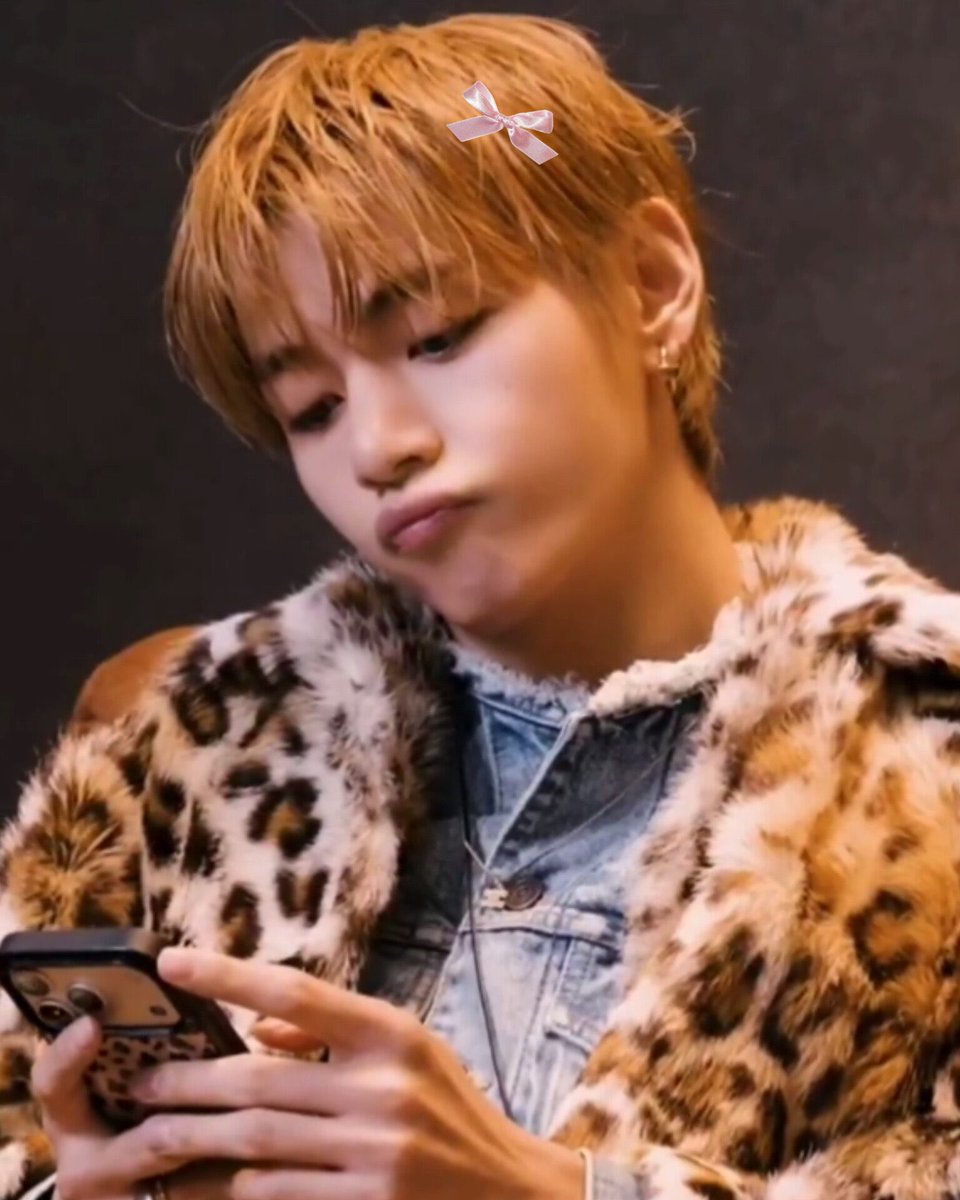 myu_kookv's tweet photo. Sugar baby                                      His sugar Daddy https://t.co/sE7PQqe5nI