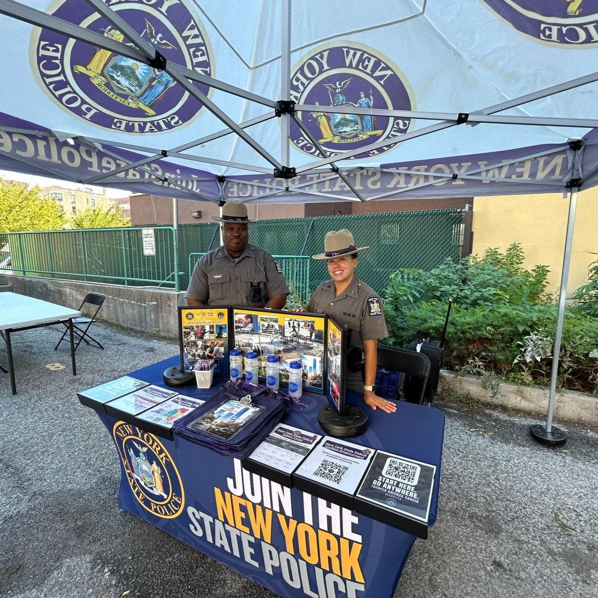 vipcservices's tweet photo. VIP Community Services hosted a Job Fair in the Bronx, connecting residents with employers and employment resources. 💼 

Ahead of the event, VIP offered Job Fair Preparation Classes with @NYCDCAS. 

Learn more about VIP’s Job Readiness services: https://t.co/sike5jiLW5 https://t.co/pUEQNWtPCr