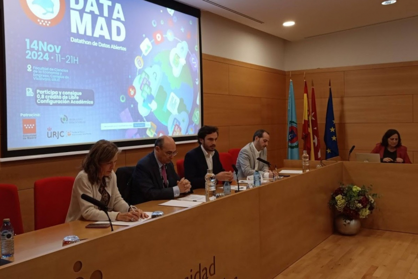 urjc's tweet photo. 👉 La Comunidad de Madrid y la URJC organizan ‘DataMad’:

Esta primera edición de la competición tecnológica se celebrará del 5 al 26 de noviembre de 2026.

ℹ️ Noticia: https://t.co/if07hR2tPZ

#URJC #DataMad https://t.co/wMhPj9aYLU