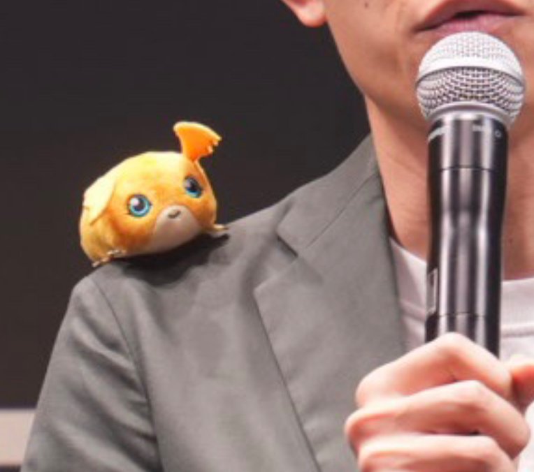 Matrixdragonn's tweet photo. Little patamon on his shoulder😭 https://t.co/HnlG8aLvM0