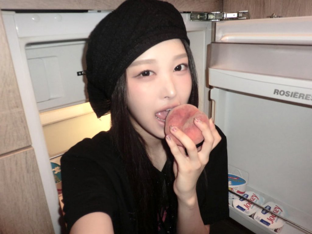 3inhas2's tweet photo. 아ㅜㅜㅜ.,.  와앙직전의셀카 너무좋다 너무귀엽고 너무바보고    제발계속되길 https://t.co/Gy13BzNWcr