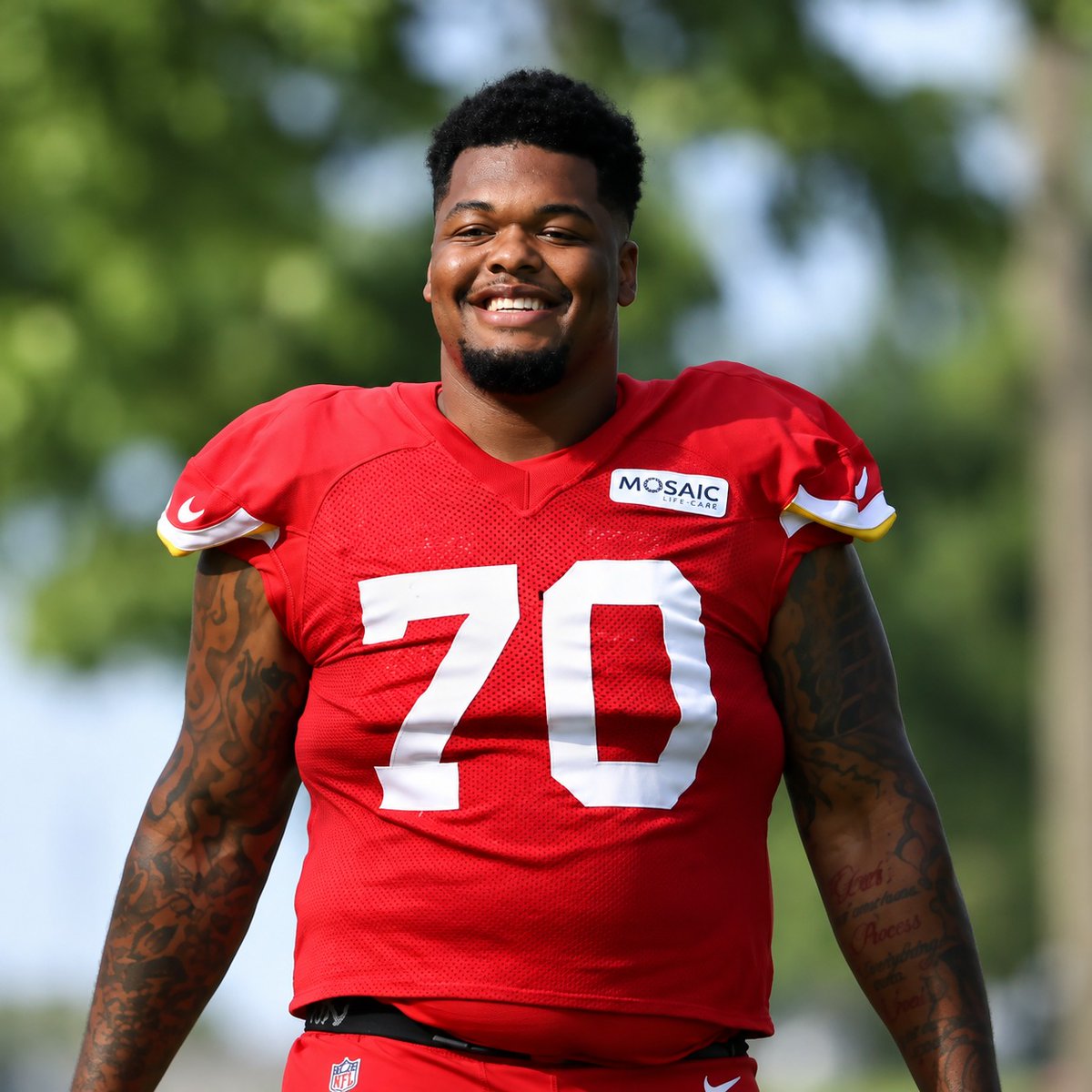 MySportsUpdate's tweet photo. #Chiefs undrafted rookie LT Kahlil Benson on Monday night:

• 32 pass-blocking snaps
• 1 pressure allowed (3.2% rate).
• Excellent in the run game

His story is unreal: Benson won a National Championship at Indiana last season but went undrafted and unsigned. He attended Chiefs camp as a tryout player alongside 75+ players, earned a contract, made the 53-man roster, started Week 1—and balled out against Denver’s vaunted defense.

Per @NextGenStats, Benson allowed the fewest pressures among all rookie OTs in Week 1, which includes 3 first-round picks.