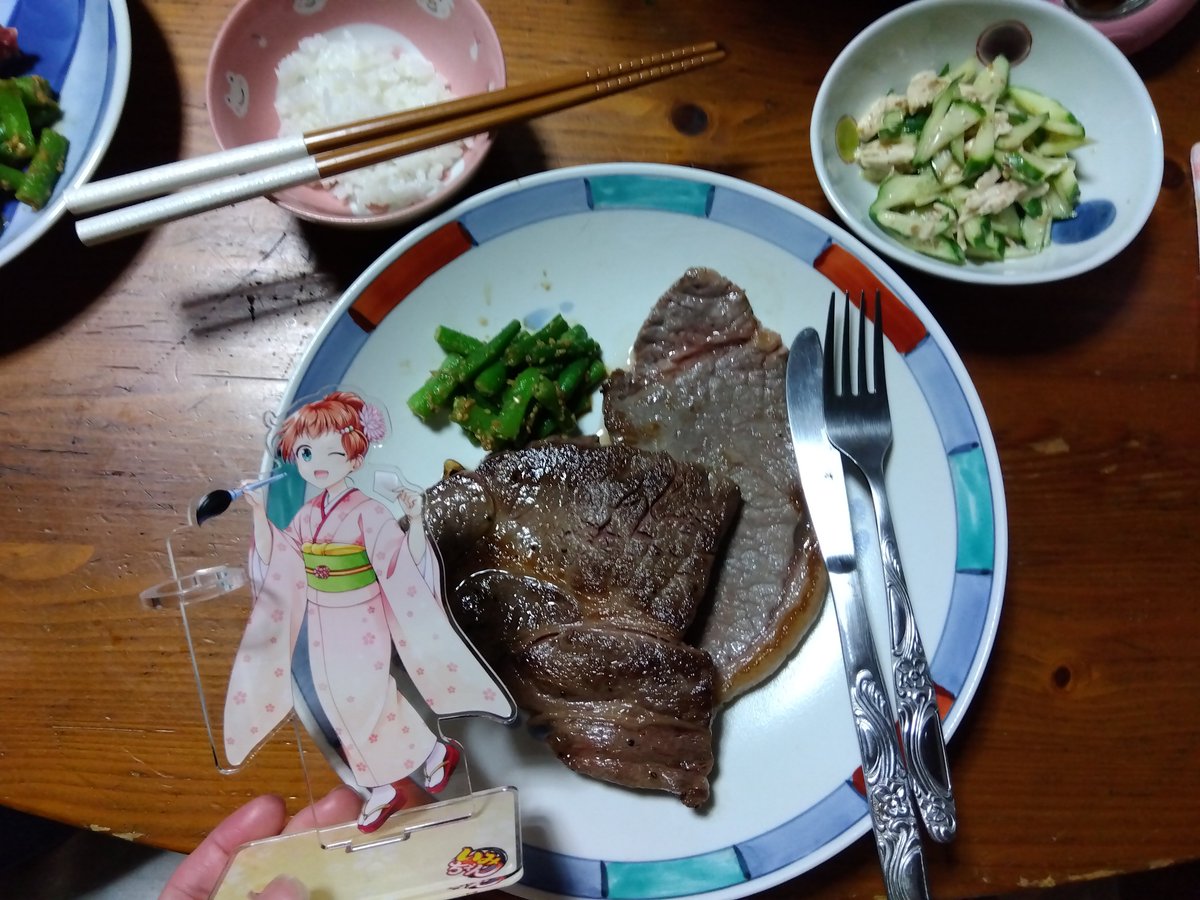 AK293014's tweet photo. 今日は1日遅れの誕生日ご飯！！
ステーキめっちゃ美味かった… 🤤 https://t.co/3btYxUZSgQ