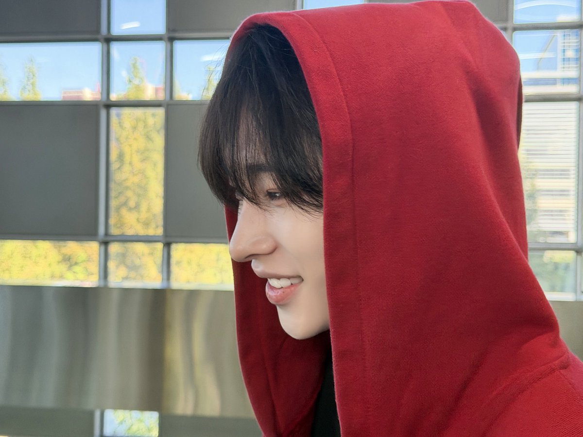 official_mme_'s tweet photo. [#로익] 안녕하세요 준일형의 일일매니저 로익입니다😎
(든든했죠 형?)

#AGD #ROIC https://t.co/Y5vUgSCj3F