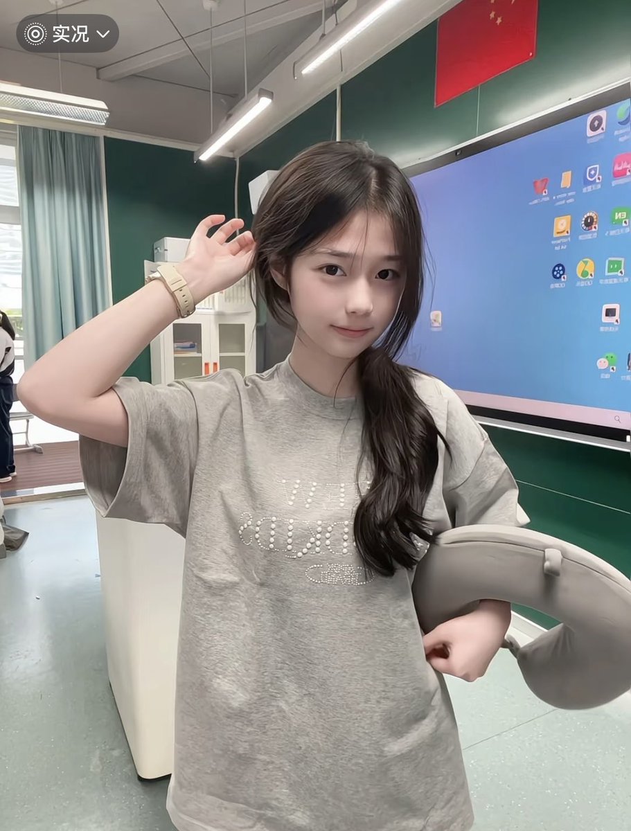 HortenseFabro's tweet photo. 本人20岁
大二学生一枚
平常除了上了就是追动漫
不知道会不会有人跟我聊天交朋友昵☺️
本人 是本人呦～ https://t.co/X6HlLG69rd
