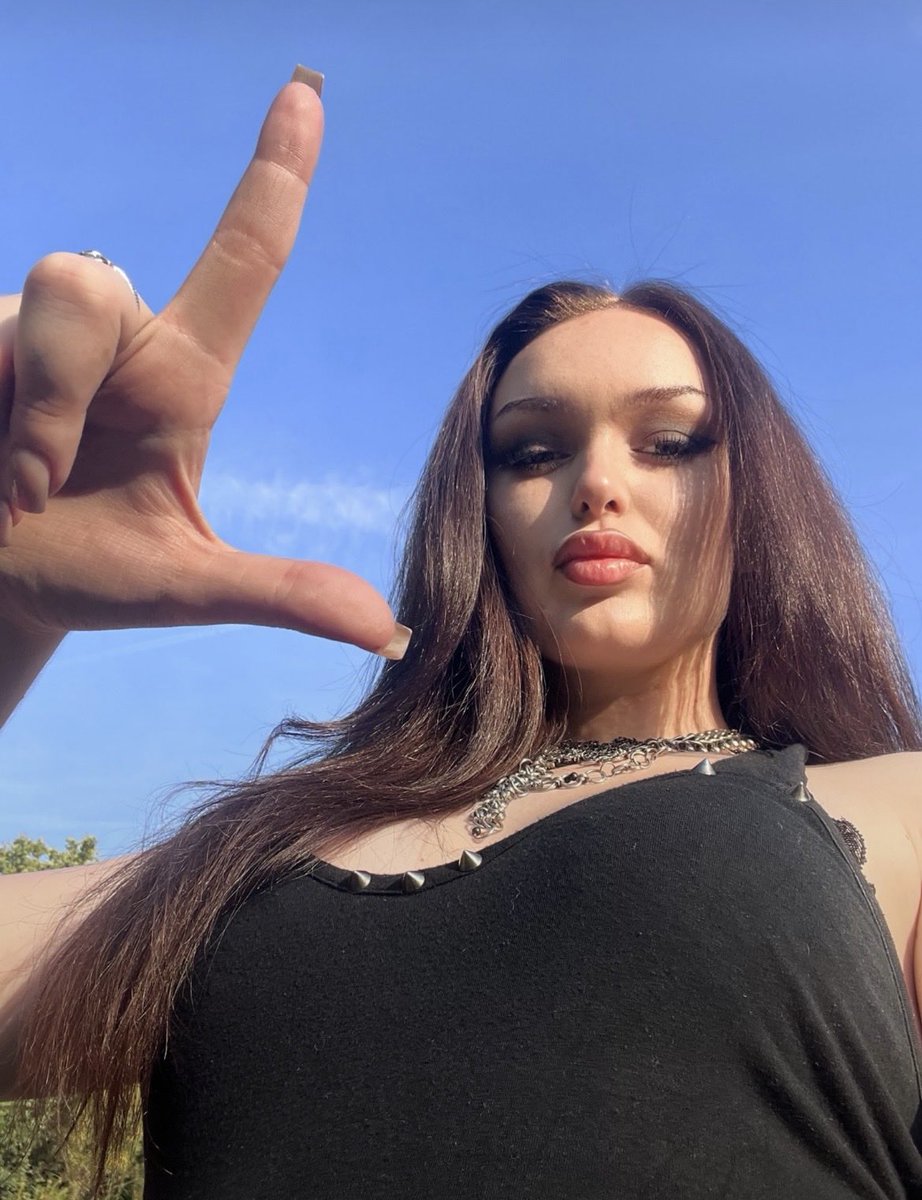 mistres_Helena's tweet photo. In the sky because I am your God #misstress #dome #sissy slut https://t.co/LShwyDNj0w