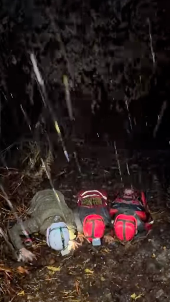 WeatherMonitors's tweet photo. This evening, after 67 days of relentless heat and smoke, rain finally arrived in the Kalimantan area of Indonesia.

Firefighters and volunteers knelt in gratitude as the rain poured down. For the first time in weeks, they could finally go home early.(15, 09, 2026)

📸 Rumah Zakat.