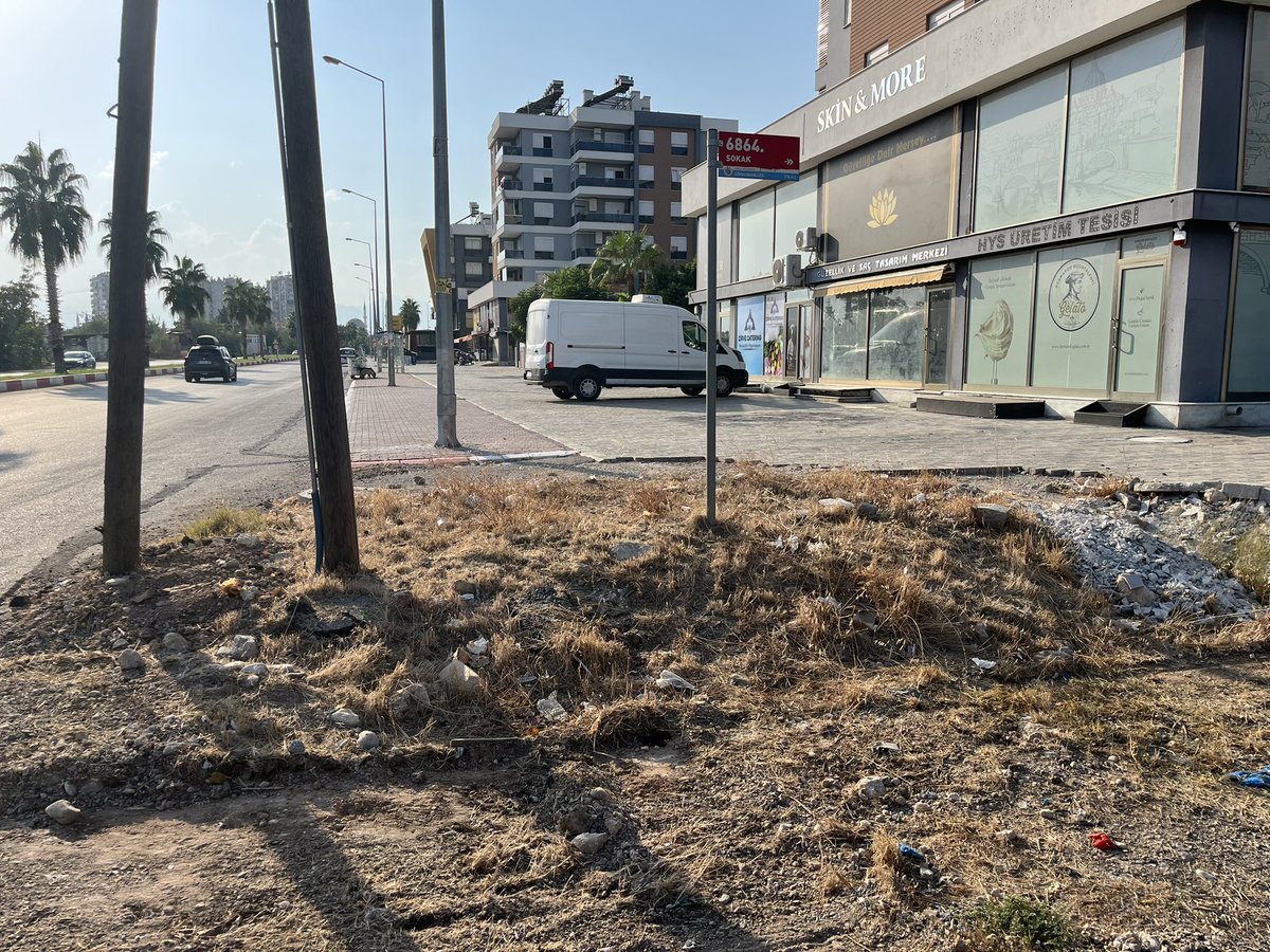 omerincir's tweet photo. @kepezbelediyesi  4-5 yıldır yapılmadı .. kepez Göksu mahallesi 6864 sokak başlangıcı nenehatun caddesi girişi .. bu alanda çevre düzenlemesi yapılmasını istiyoruz artık https://t.co/AQyCRWKIJe