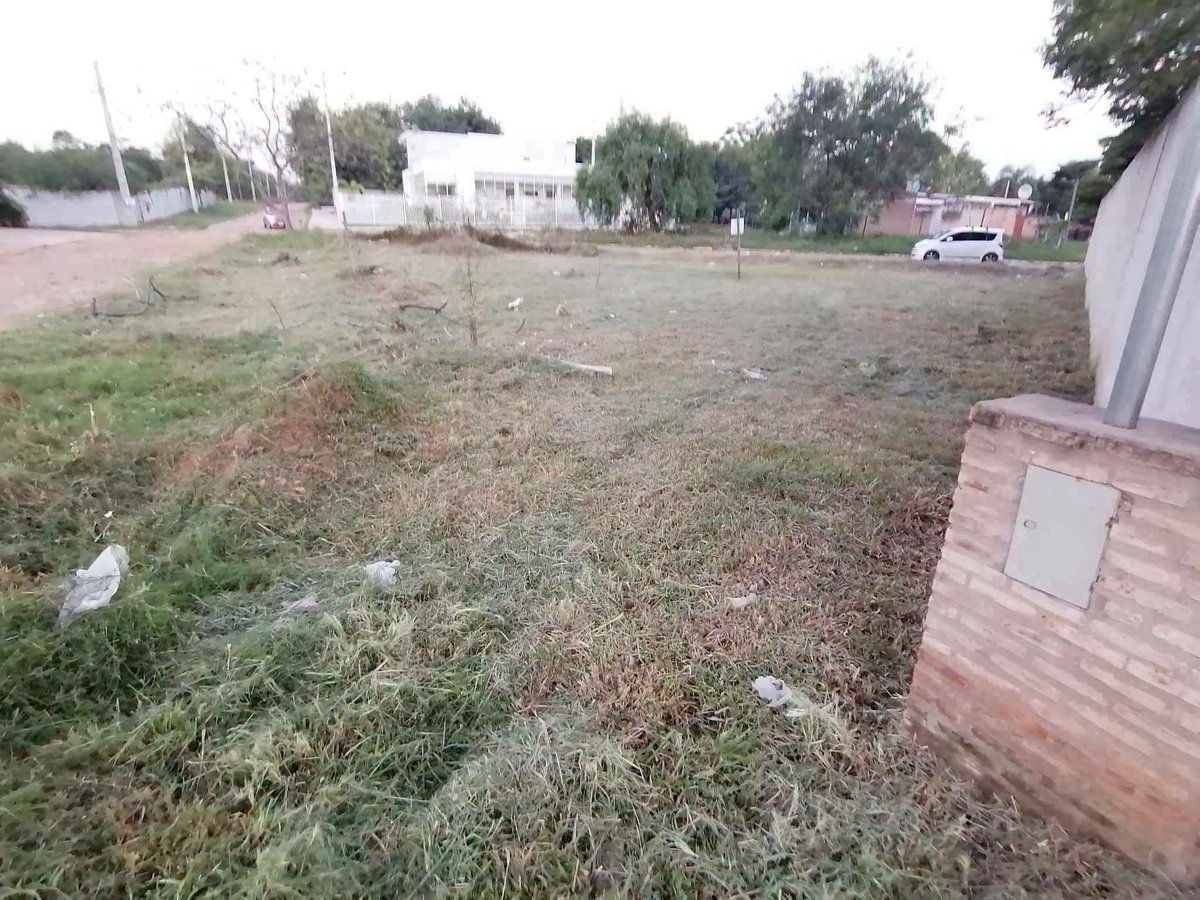 inmobiliariopy's tweet photo. Terreno en Venta Luque Fracción Campo de Esmeralda
Superficie 418 m²
Inversión Usd 85.000
Consultas al Wsp https://t.co/c6RfEbLIfp

Ubicación: https://t.co/0ov2oZuOV3

PUNTO INMOBILIARIO EL 📌 EXACTO EN BIENES RAÍCES

#VENTAS #TERRENOS #LUQUE #FRACCIONCAMPODEESMERALDA #PARAGUAY https://t.co/NuRkXspja9