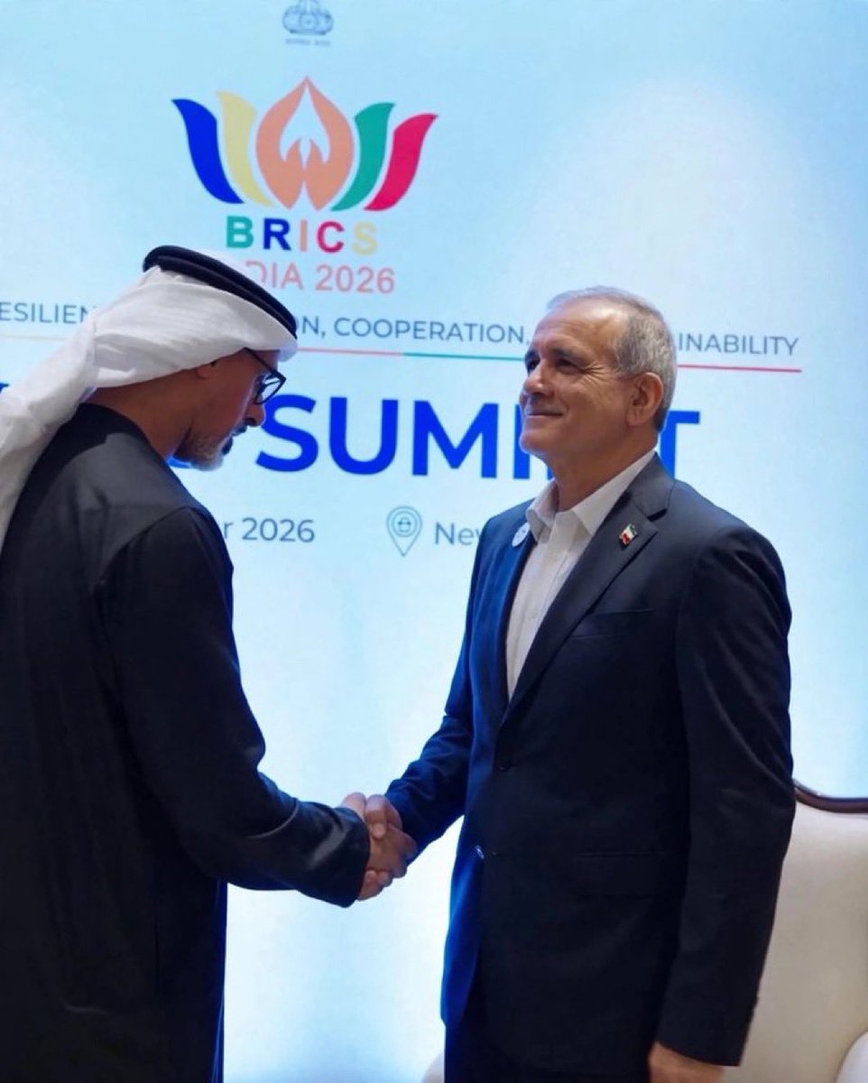sa3at22's tweet photo. @WSZaabi دعست ايران الامارات لهياطها 

فاستنجدت بكل العالم ليساعدها فعادت خاضعه لايران https://t.co/4XPOPYH26k
