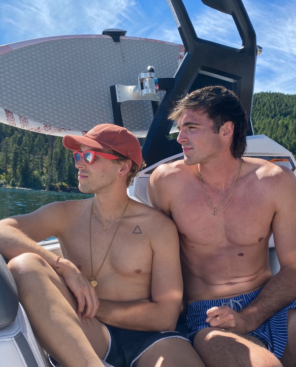 thetopshelfmen's tweet photo. Imagine being that close to Jacob Elordi and feeling all 6'5" of him https://t.co/DXKKWfpSgv