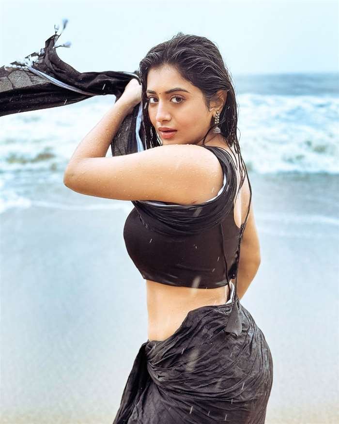 XANITESH's tweet photo. 🚨Rashi Singh is a rising star in the acting world.

She has captivated audiences with her intense performances and natural charisma. With each role, Rashi continues to showcase her versatility and dedication to the craft. Fans eagerly await her upcoming projects, expecting nothing less than brilliance.  #RashiSingh