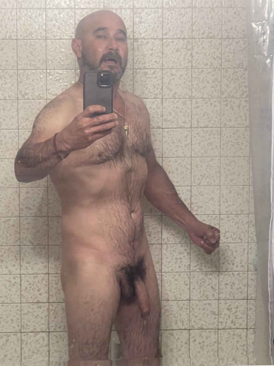 Chakales23's tweet photo. Que exitante es escuhar a este cabron mientras se la jala, alguien más se pone caliente?

#maduros 
#caliente 
#hot 
#sexy https://t.co/tvLox1ixaq