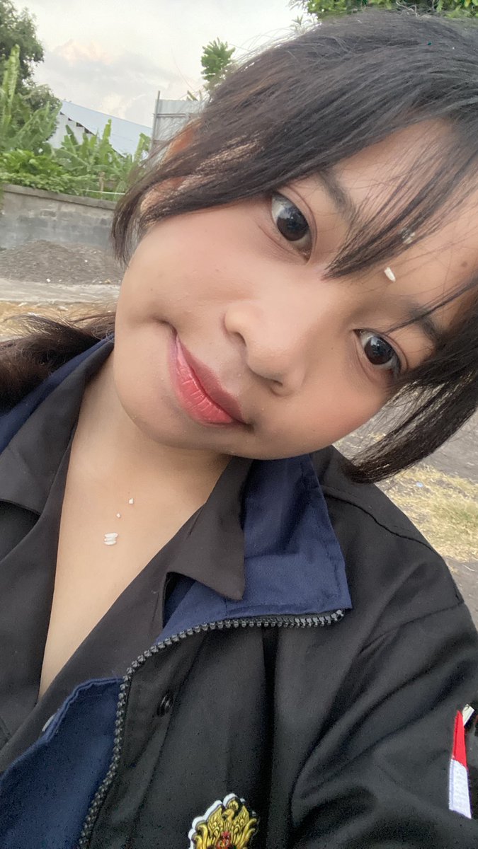mistobeli's tweet photo. HAIIIIII, baru on lagi karna baru megang hp setelah day 1 jadi panitia pkkmb.... 😔💔 https://t.co/n4ZitpUFhY