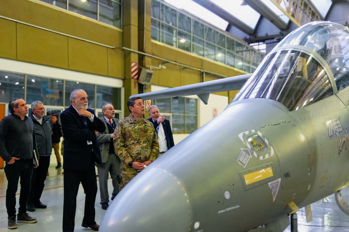 AeroarDefensa's tweet photo. El ministro Presti se comprometió ante los trabajadores a “dar vuelta” la realidad de FAdeA
El titular de Defensa llegó a la fábrica y mantuvo como primera actividad un encuentro con trabajadores de distintas áreas y niveles de conducción. @TGCarlosPresti  @fadea_oficial_ https://t.co/HCuPetMqai