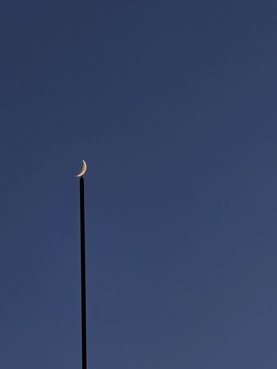 mansebanjaran's tweet photo. moon tonight https://t.co/FLxjgoShQs