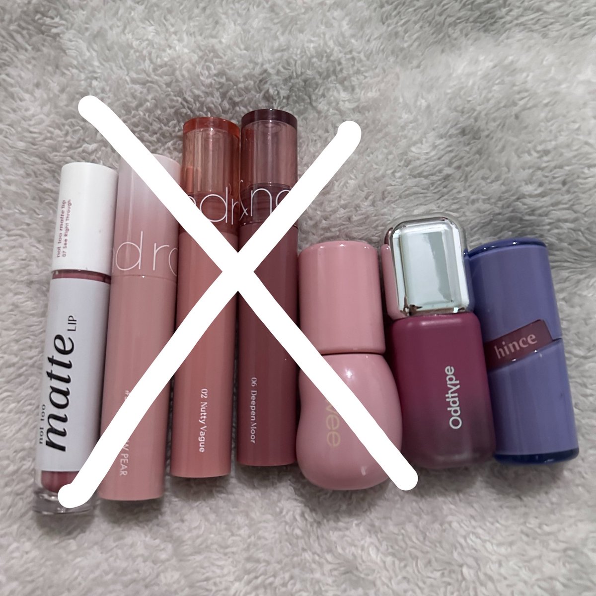 tearsdryon's tweet photo. ส่งต่อ รวมส่งแล้ว

ODDTYPE Unseen Balloon Tint สี 877 Rizz — 150฿ เหลือน้อย

Hince raw glow gel tint ลิป สี rare — 119฿ https://t.co/s4bGhzAZZc