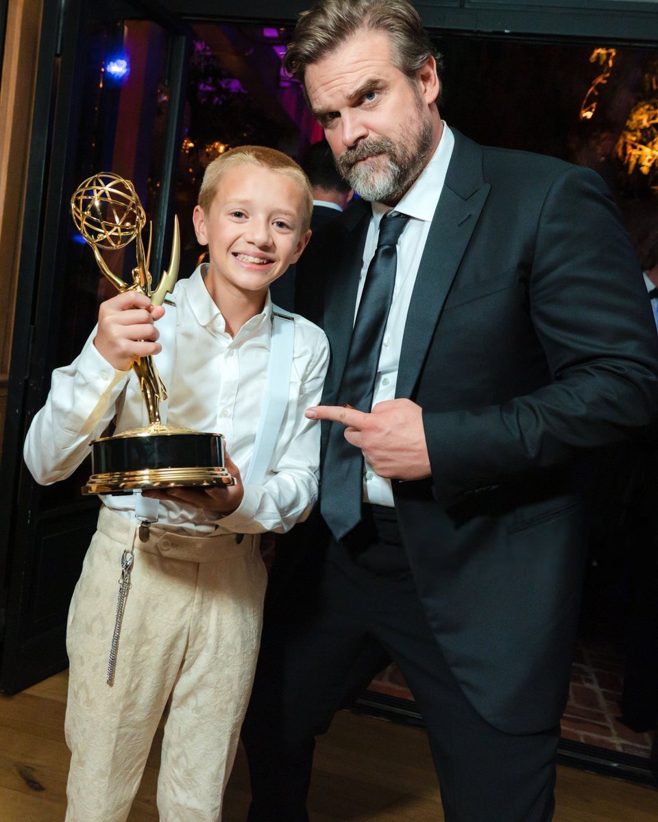 westerosies's tweet photo. Future Emmy winner Dexter Sol Ansell holding an Emmy with David Harbour! https://t.co/zAYlW0LTiD