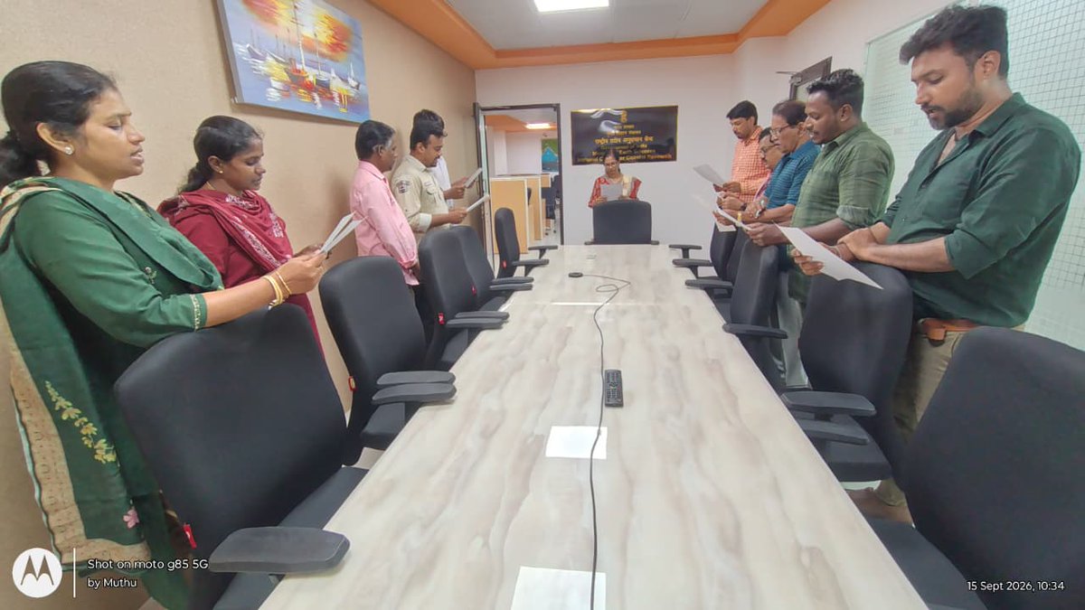 CentreCoastal's tweet photo. NCCR, MoES held the Swachh Sagar Surakshit Sagar 5.0 Pledge. Dr. R.S. Kankara, Director, administered the pledge, joined by 50+ staff &amp; students, reaffirming the commitment to clean coasts and healthy oceans.
#SSSS5 #NCCR #MoES https://t.co/vE6DscESIi
