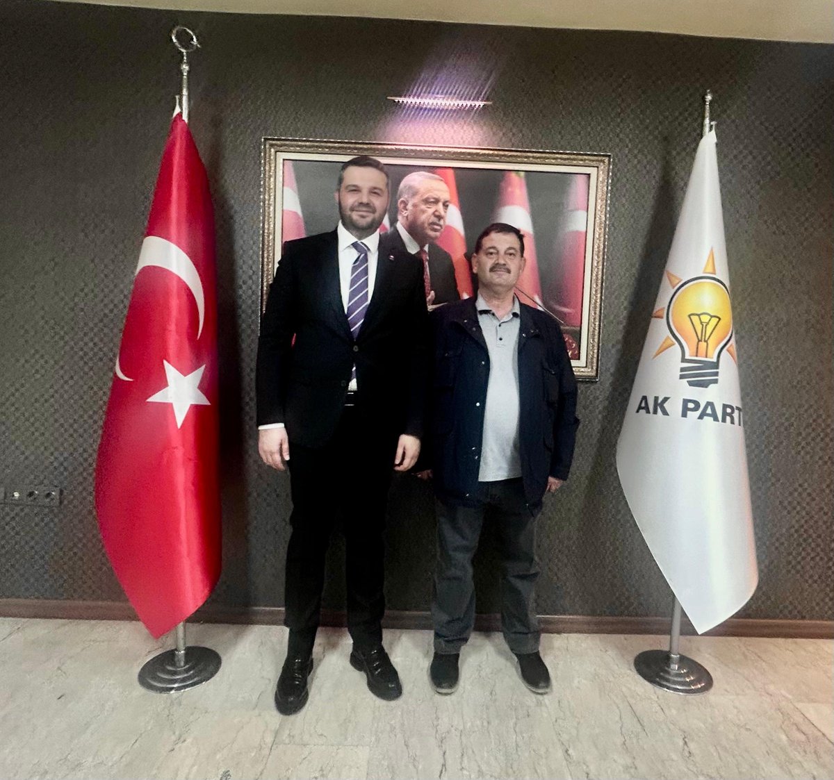 AkKeciorenResmi's tweet photo. Teşkilat mensuplarımız, İlçe Başkanımız Sayın Ömer Faruk İslam’a nezaket ziyaretinde bulundu.

Nazik ziyaretleri ve kıymetli sohbetleri için teşkilat mensuplarımıza teşekkür ediyoruz.

Birlik, beraberlik ve güçlü teşkilat ruhuyla çalışmalarımıza devam ediyoruz. 🇹🇷

@RTErdogan
@hakanhanozcan
@erhansarigol
@AkpartiAnkara
@omerfarukislam