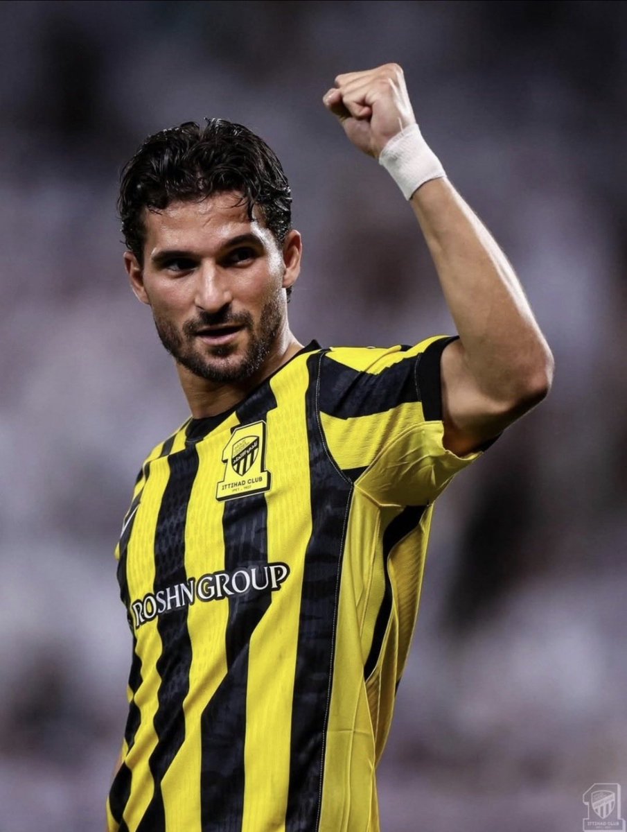 iqbpi's tweet photo. @HoussemAouar معدنك ذهب يا سفير بلد المليون شهيد https://t.co/69dhO1E0FE