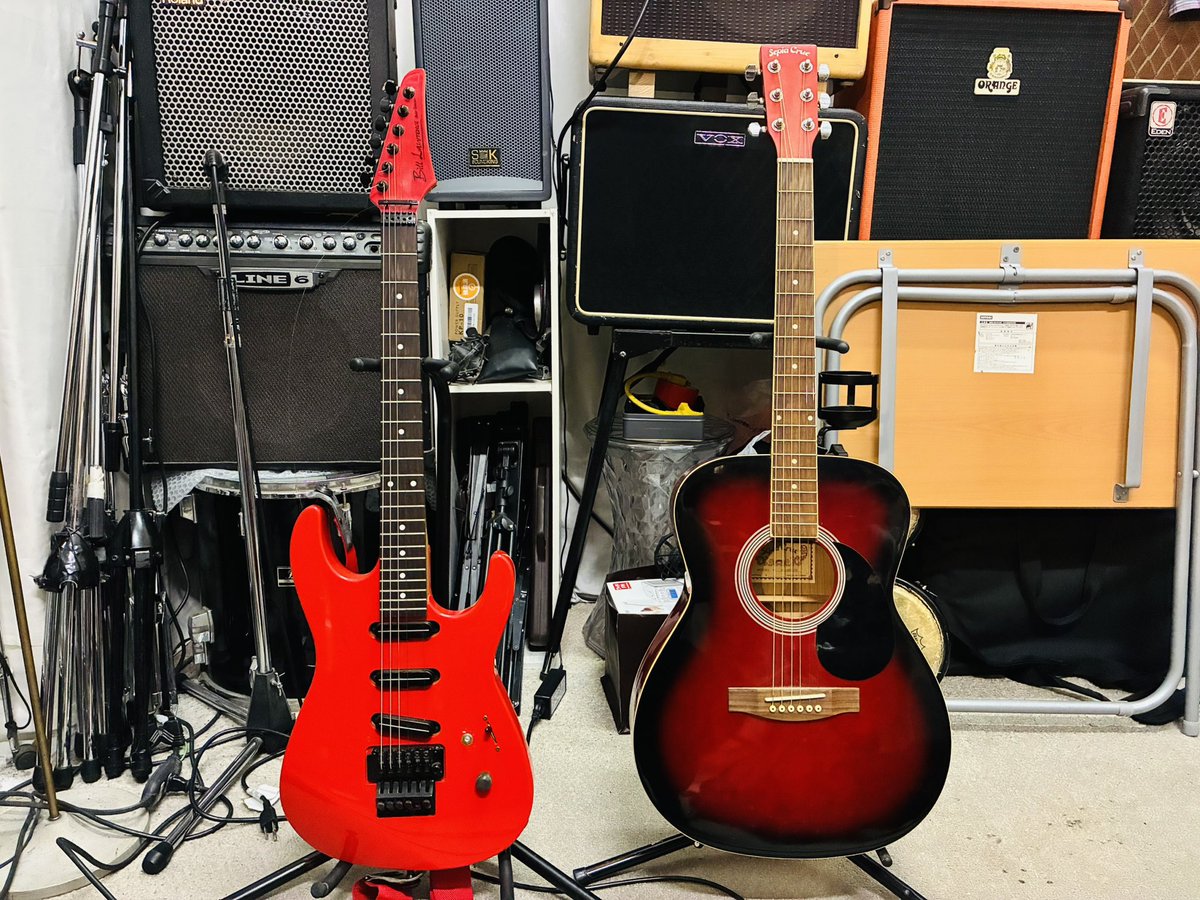 KazuyaRainbow's tweet photo. ２本で2000円で購入したギター達🎸 https://t.co/sH7ECimtY2