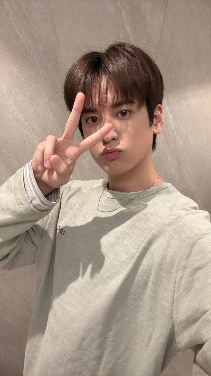 jiwonscherry's tweet photo. chanwoo came! (with selcas!)🥹

���� "today was such a happy day, thank you everyone!!
i hope all 6 of us can gather together for our 12th anniversary next year ㅎㅎ when i got home, i read every single letter, and i was so happy bcs i could feel all your sincerity and heart ㅎㅎ let's stay happy going forward, and whenever things get tough, let me know, talk about it here, and comfort each other!! please continue to treat me well in the future, thank you so much, and i love you, iKONIC❤️❤️❤️❤️❤️😗"