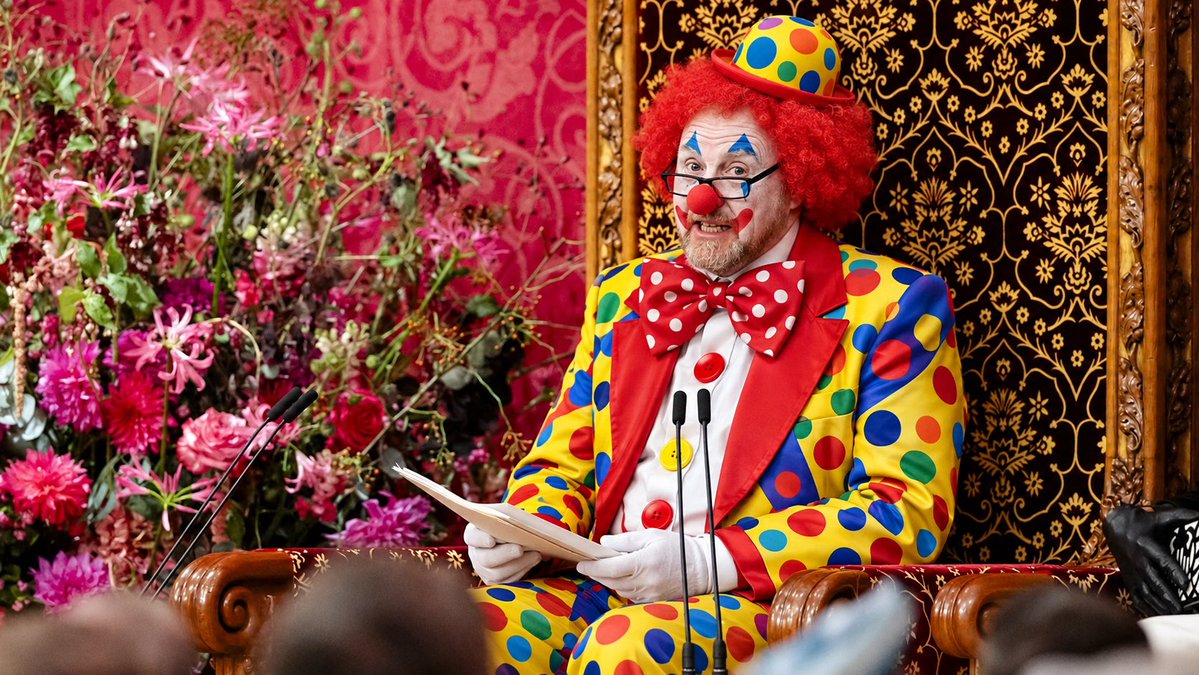CityOfLight040's tweet photo. @PeterHuegen The 🤡 Act 🥳🍺🥳 https://t.co/3maXOBov5V